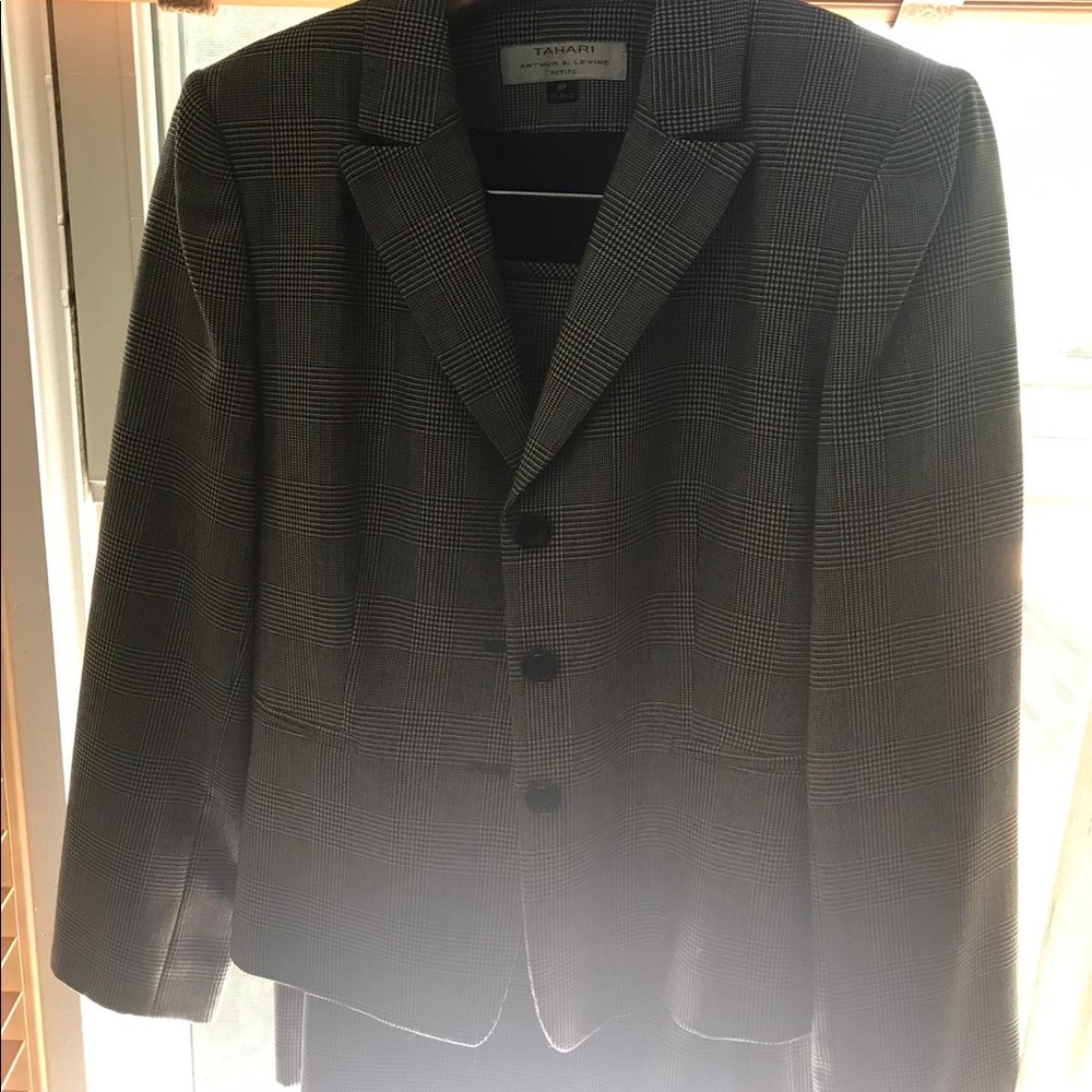 Tahari skirt suit